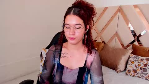 Avril  online show from January 8, 11:56 am