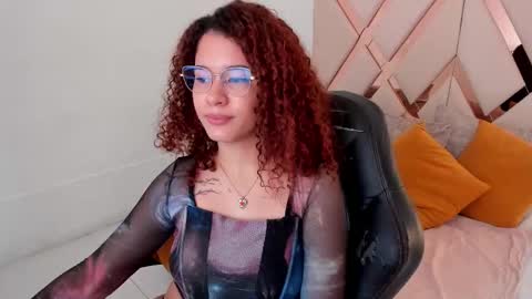 Avril  online show from February 21, 1:01 pm