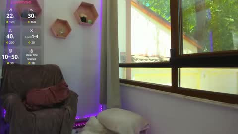 Snapshot of awesome_jolie chatting on May 18, 9:59 am Jolie online show from May 18, 9:59 am