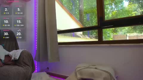 Snapshot of awesome_jolie chatting on June 1, 9:22 am Jolie online show from June 1, 9:22 am