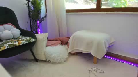 Snapshot of awesome_jolie chatting on July 11, 9:45 am Jolie online show from July 11, 9:45 am