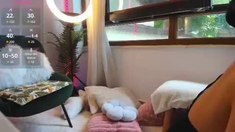 Snapshot of awesome_jolie chatting on July 23, 10:46 am Jolie online show from July 23, 10:46 am