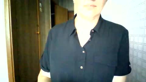 awesomeladyy online show from June 6, 7:35 am