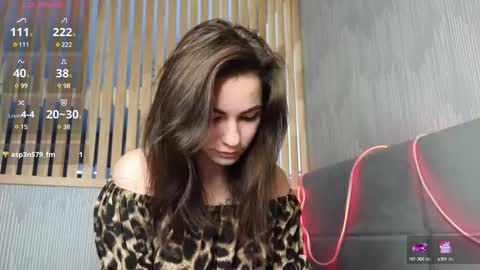 Snapshot of aww_burn chatting on February 12, 4:12 am Tris online show from February 12, 4:12 am