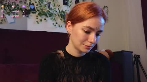 Snapshot of aww_burn chatting on October 1, 2:39 am Tris online show from October 1, 2:39 am