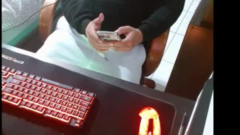 Snapshot of axel264 chatting on February 1, 8:51 pm Alex online show from February 1, 8:51 pm