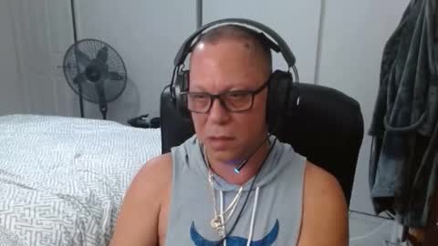 Snapshot of axel264 chatting on February 4, 5:24 am Alex online show from February 4, 5:24 am