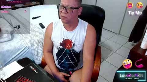 Snapshot of axel264 chatting on March 11, 9:37 am Alex online show from March 11, 9:37 am