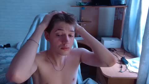 axel_0ne online show from March 12, 7:03 am