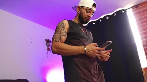 Snapshot of axel_7070 chatting on December 1, 6:02 pm Independiente Model online show from December 1, 6:02 pm