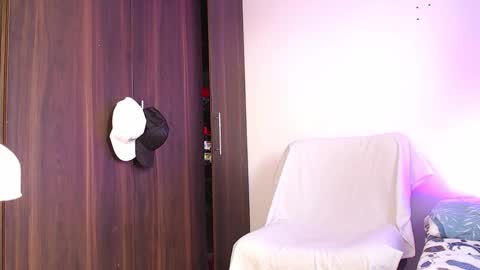 Snapshot of axel_7070 chatting on December 22, 7:11 pm Independiente Model online show from December 22, 7:11 pm