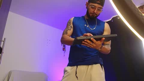 Snapshot of axel_7070 chatting on January 11, 2:00 pm Independiente Model online show from January 11, 2:00 pm