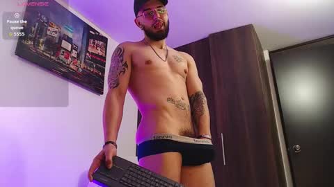 Snapshot of axel_7070 chatting on March 12, 8:15 pm Independiente Model online show from March 12, 8:15 pm