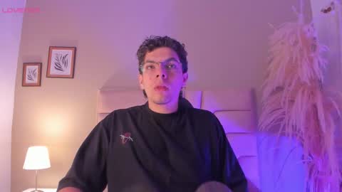 Yooung King  online show from February 12, 10:43 am