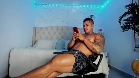Snapshot of axel_daviss1 chatting on September 12, 1:44 pm Axel Daviss online show from September 12, 1:44 pm