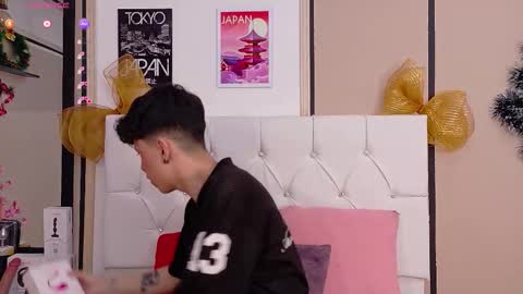 Snapshot of axel_evanss chatting on December 4, 12:47 pm Axel Evanss online show from December 4, 12:47 pm