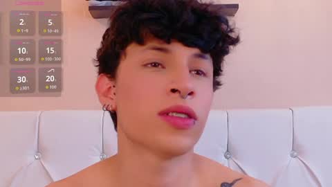 Snapshot of axel_evanss chatting on June 3, 2:33 pm Axel Evanss online show from June 3, 2:33 pm
