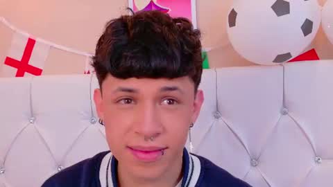 Snapshot of axel_evanss chatting on July 15, 1:27 pm Axel Evanss online show from July 15, 1:27 pm