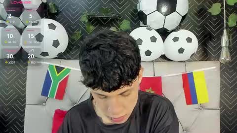 Snapshot of axel_evanss chatting on July 18, 1:37 pm Axel Evanss online show from July 18, 1:37 pm