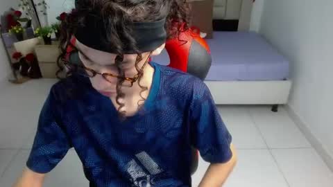 Snapshot of axel_fox7 chatting on May 23, 1:33 am Axel online show from May 23, 1:33 am