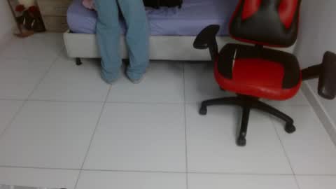 Snapshot of axel_fox7 chatting on June 1, 12:56 am Axel online show from June 1, 12:56 am