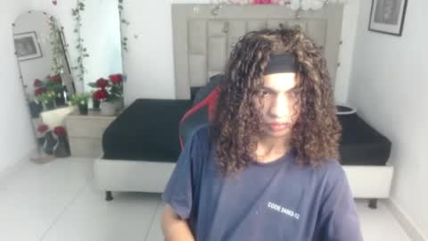 Snapshot of axel_fox7 chatting on June 9, 12:44 am Axel online show from June 9, 12:44 am