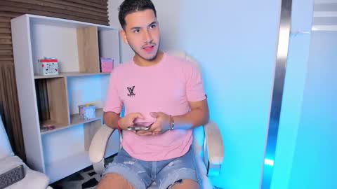 axel_grey_ online show from September 13, 12:05 pm