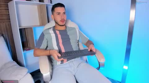 axel_grey_ online show from September 25, 12:09 pm