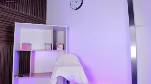 axel_grey_ online show from November 5, 1:00 pm