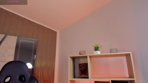 axel_grey_ online show from April 9, 12:43 pm