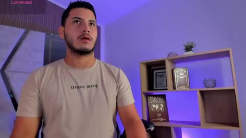 axel_grey_ online show from April 18, 12:31 pm