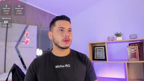 Snapshot of axel_grey_ chatting on July 1, 12:18 pm axel_grey_ online show from July 1, 12:18 pm