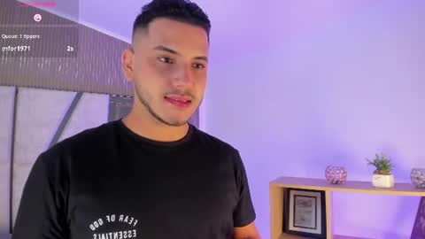 Snapshot of axel_grey_ chatting on July 20, 1:02 pm axel_grey_ online show from July 20, 1:02 pm