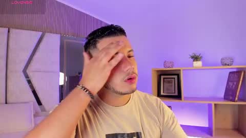 Snapshot of axel_grey_ chatting on July 21, 12:40 pm axel_grey_ online show from July 21, 12:40 pm
