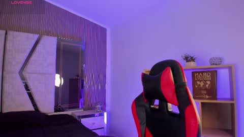 Snapshot of axel_grey_ chatting on July 27, 12:45 pm axel_grey_ online show from July 27, 12:45 pm