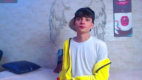 axel_milo_and_kairo online show from March 15, 12:27 am