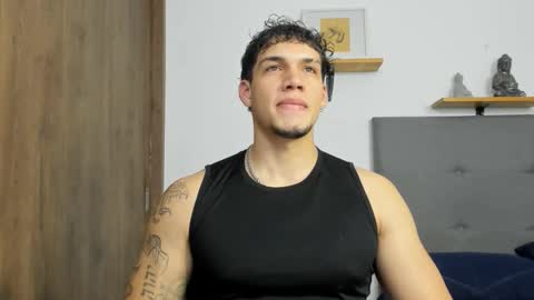 INDEPENDENT MODEL  online show from October 23, 6:23 am