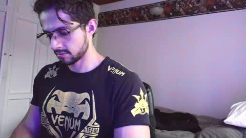 Snapshot of axelcr0ss chatting on November 12, 9:47 pm axelcr0ss online show from November 12, 9:47 pm