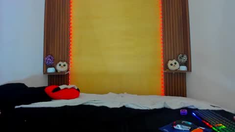 axelfox_ online show from March 11, 4:10 am