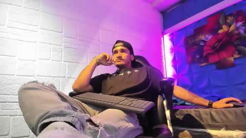 Snapshot of axell_cross2 chatting on October 6, 3:26 am Axell Cross2 online show from October 6, 3:26 am