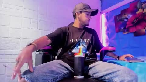 Snapshot of axell_cross2 chatting on October 8, 2:25 pm Axell Cross2 online show from October 8, 2:25 pm