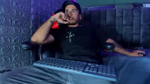 Snapshot of axell_cross2 chatting on October 15, 11:05 pm Axell Cross2 online show from October 15, 11:05 pm