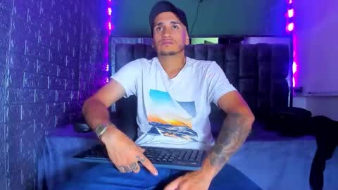 Snapshot of axell_cross2 chatting on October 18, 1:30 am Axell Cross2 online show from October 18, 1:30 am