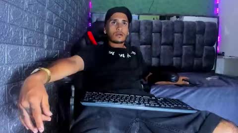Snapshot of axell_cross2 chatting on October 20, 6:30 pm Axell Cross2 online show from October 20, 6:30 pm