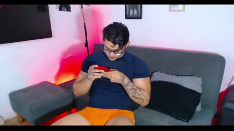 Snapshot of axell_dior chatting on August 9, 1:18 am axell online show from August 9, 1:18 am