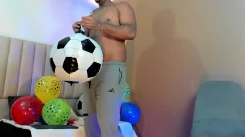 Snapshot of axell_king07 chatting on June 13, 10:24 am Axell online show from June 13, 10:24 am
