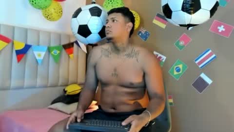 Snapshot of axell_king07 chatting on June 14, 9:00 am Axell online show from June 14, 9:00 am