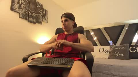 axelmartinezz online show from April 4, 9:56 pm