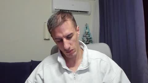 Axl online show from January 8, 2:36 am