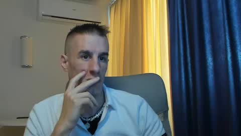 Snapshot of axl_fx chatting on May 4, 1:18 pm Axl online show from May 4, 1:18 pm